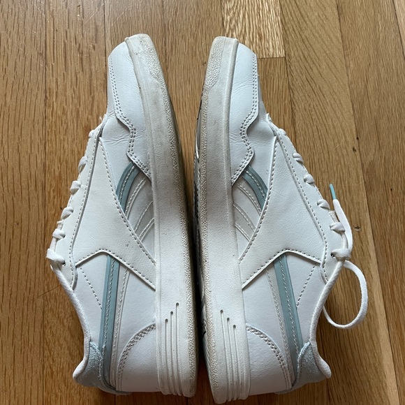 Women’s Reeboks - Picture 3 of 4